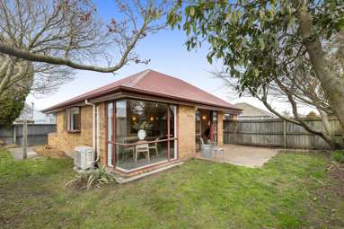 2/172 Langdons Road_1