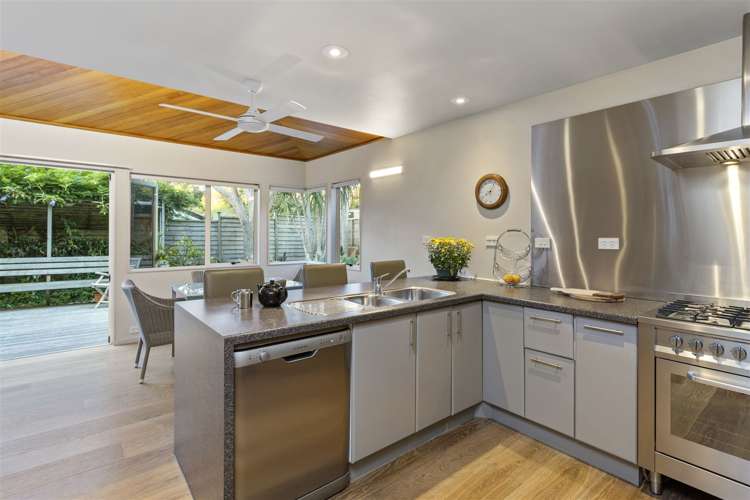 84a Beach Road Castor Bay_9