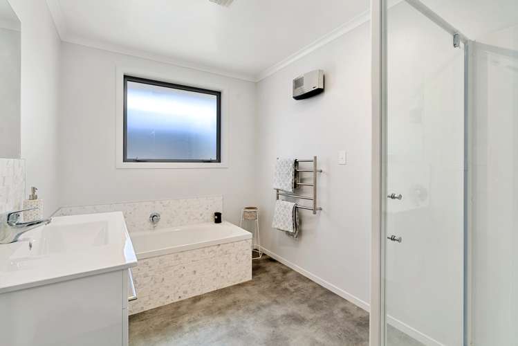 3 Magnetic Place Cromwell_15