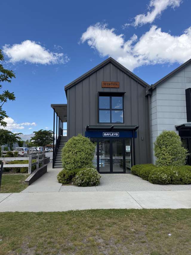 For lease - Desirable commercial suite