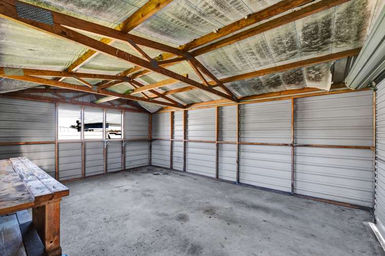 8b South Road Manaia_24