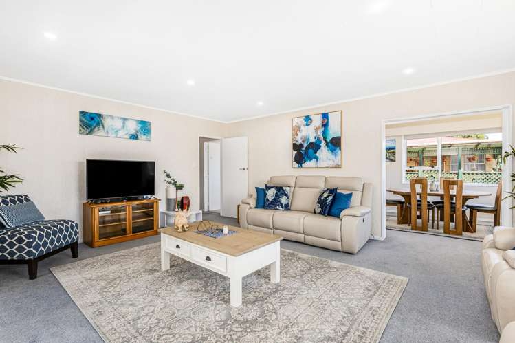 8 Tacoma Drive Totara Park_4
