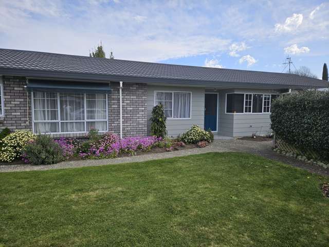 Generous Family Home- Desirable Location!