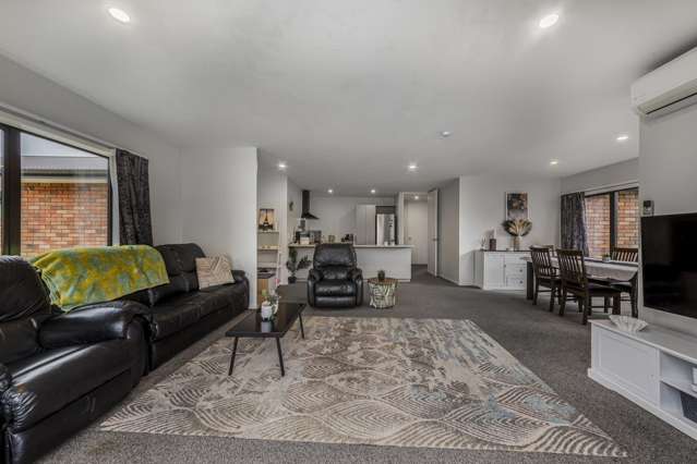 4 Bedroom, Double Glazed Family Home
