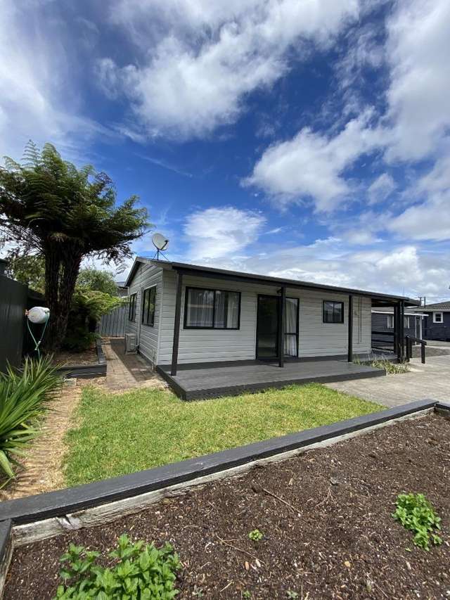 Private & Sunny 2 Bedroom Cottage Close to The Base