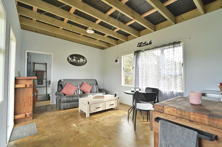 1550 Glenora Road Akitio_46