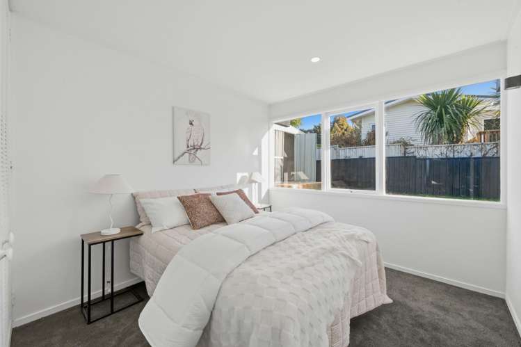 21 Lawrence Crescent Hill Park_11