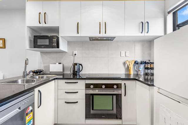 19/18 Hewlett Road Massey_2