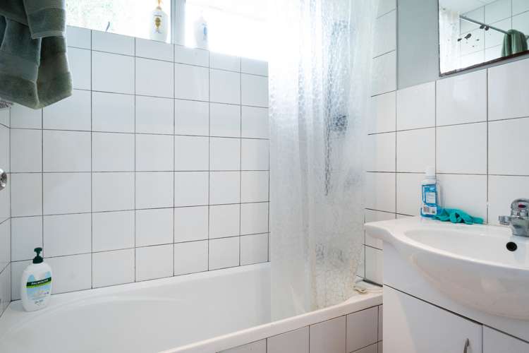 2/15 Mcleod Road Henderson_9