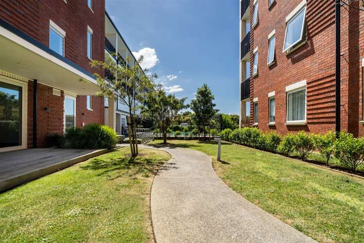 G05/1c Soljak Place Mount Albert_21