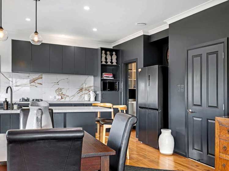 1 Shakespeare Road Bastia Hill_6