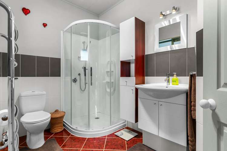 494 Takahiwai Road One Tree Point_14