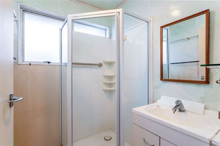 2/79 West Coast Road Glen Eden_5