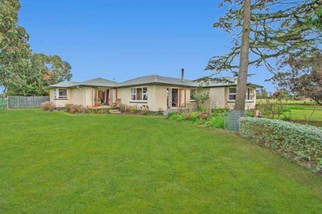 DOYLESTON - Four Bedrooms + Study, Two Living, Two Bathrooms, Log Burner, Double Garage