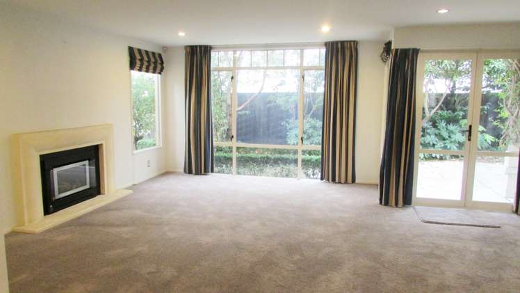 1/32 Winchester Street Merivale_3