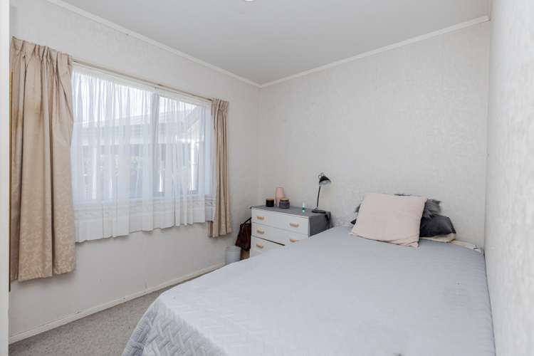 56 Lansdowne Crescent Glenview_18