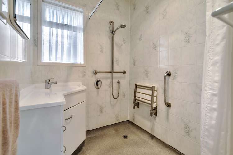 2/12 Tanoa Place Glendene_11