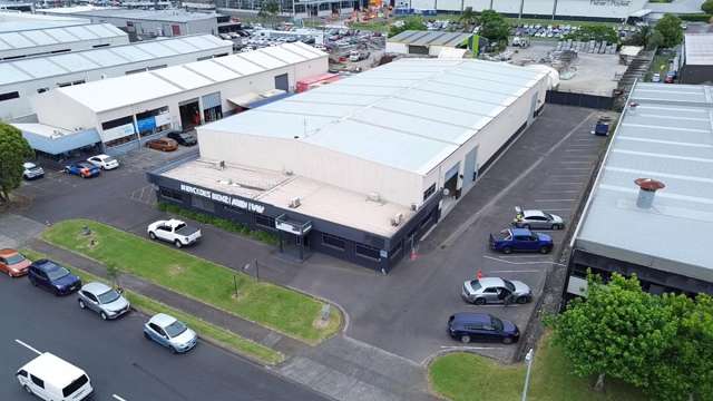 Efficient East Tamaki Warehousing - 7 Roller Doors