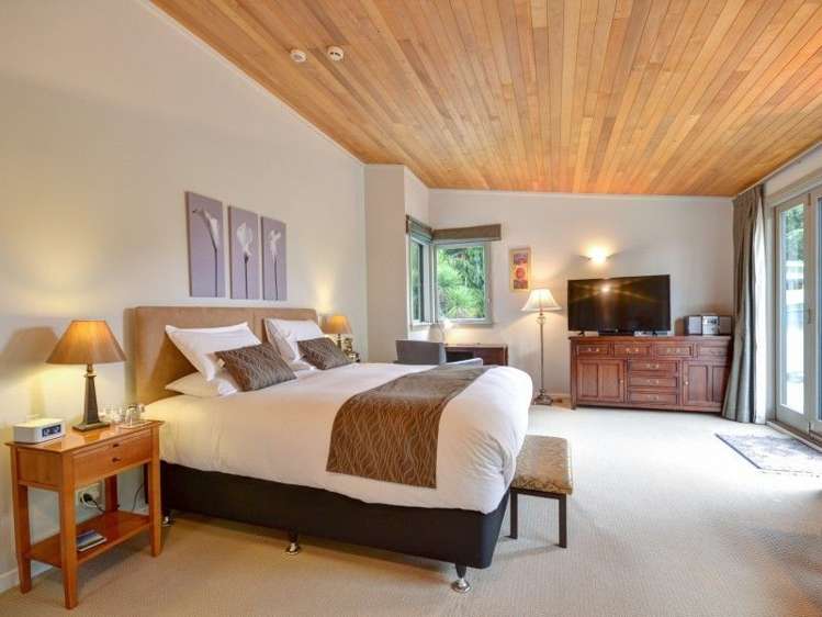 595 Kingston Road Jacks Point_11