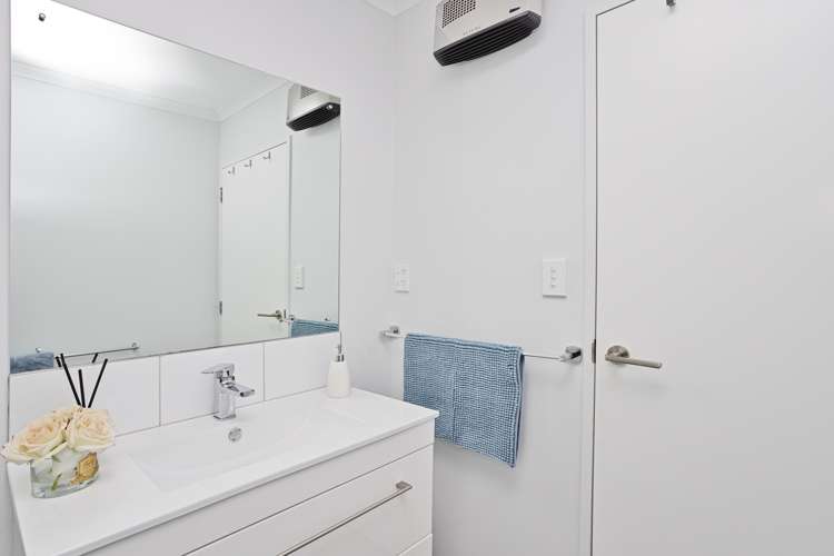 18 Lowe Street Avenal_18