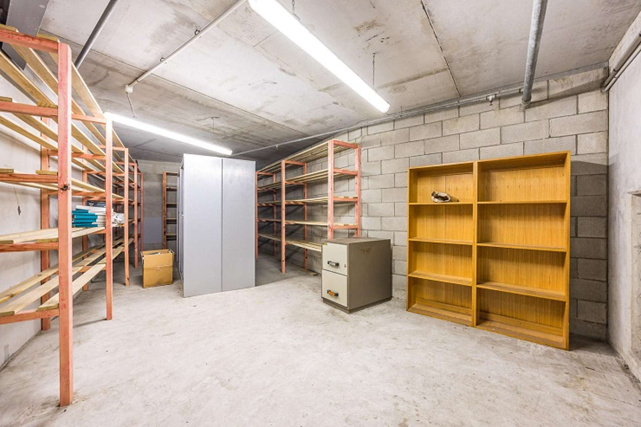 Auckland storage locker sells for $200,000 after fierce auction fight