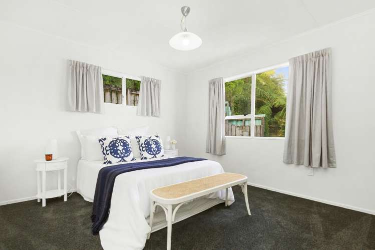 17 Gainsborough Grove Belmont_11