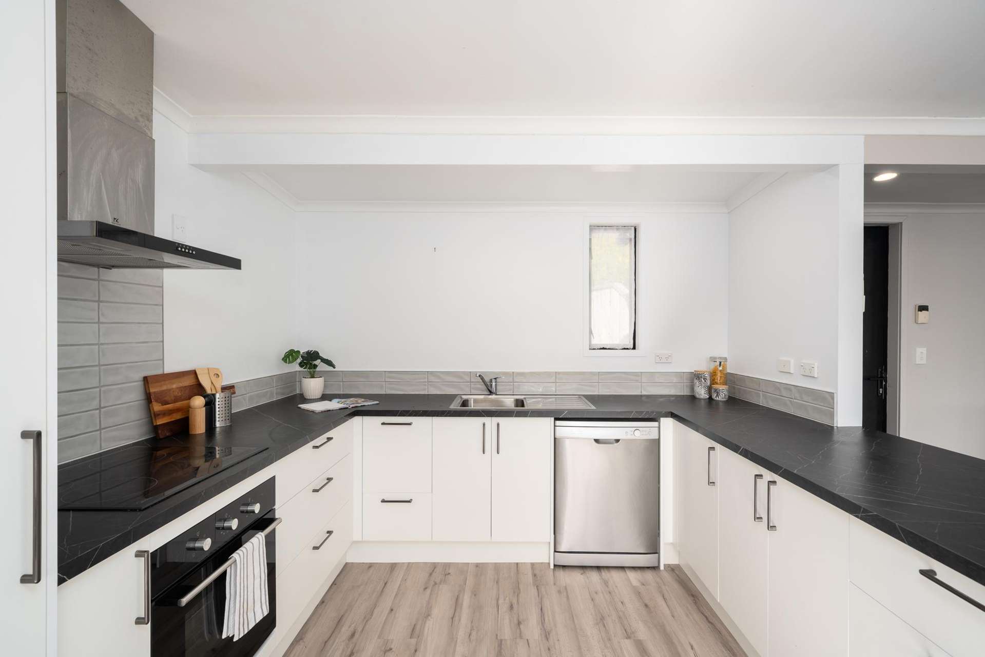 2/4 Puaha Street Takapuwahia_0