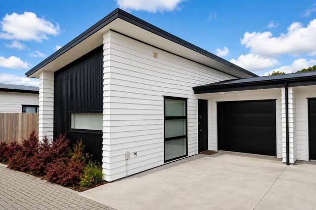 Near New, Two Bedroom Executive Townhouse