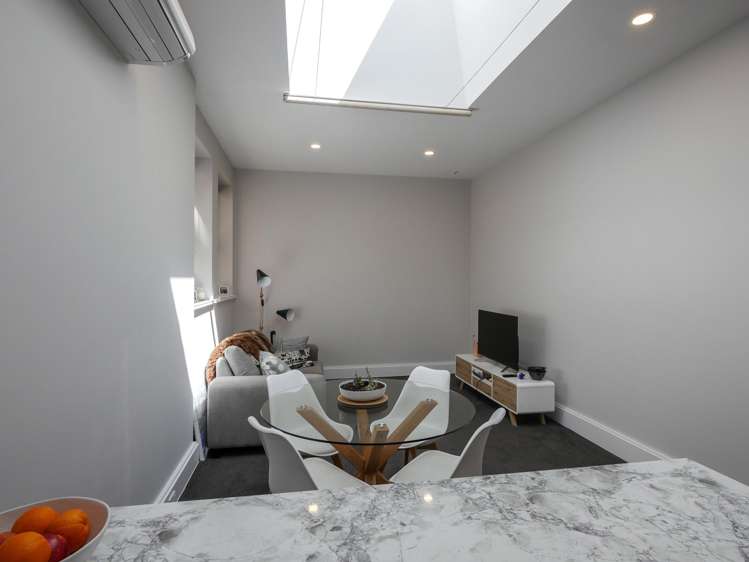 8/30 Dowling Street_2