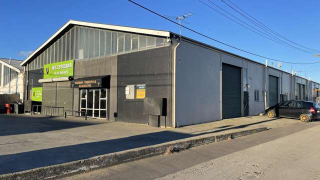 Entry-level warehouse, office and showroom