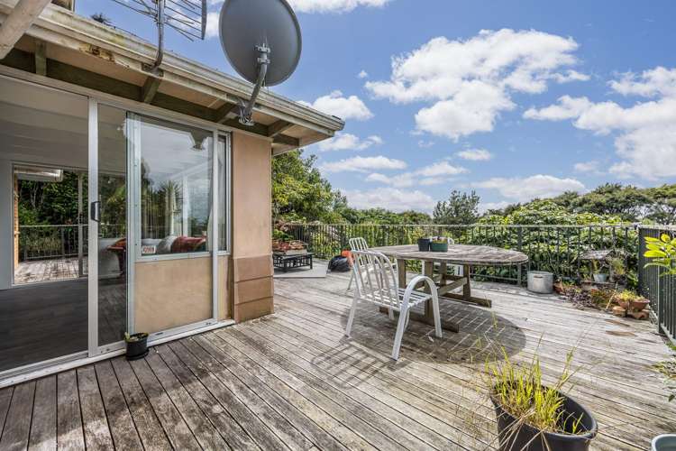 453 Scenic Drive Waiatarua_17