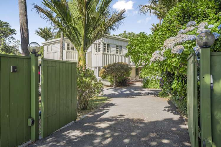 85 Ludlam Crescent Woburn_16