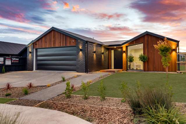 Modern Lincoln Luxury - Brand New, Must Sell!