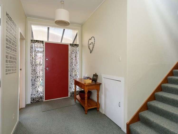 3 Hillview Crescent Paparangi_7