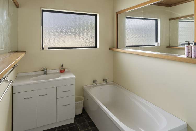 19 Lord Auckland Road Wakefield_15