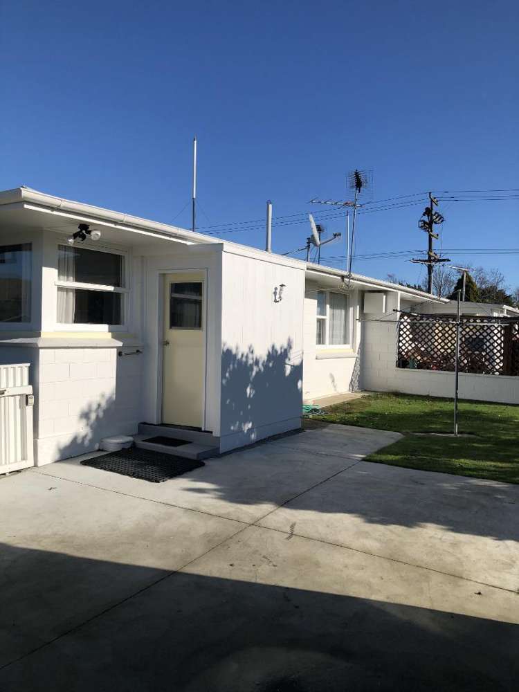 2/1 Newbourne Crescent Redwoodtown_2