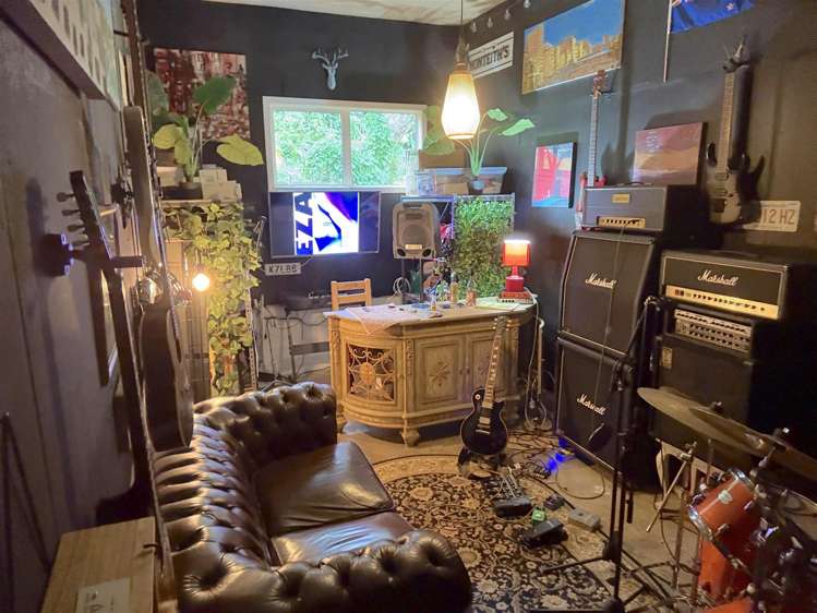 8 Limmer Place Browns Bay_16