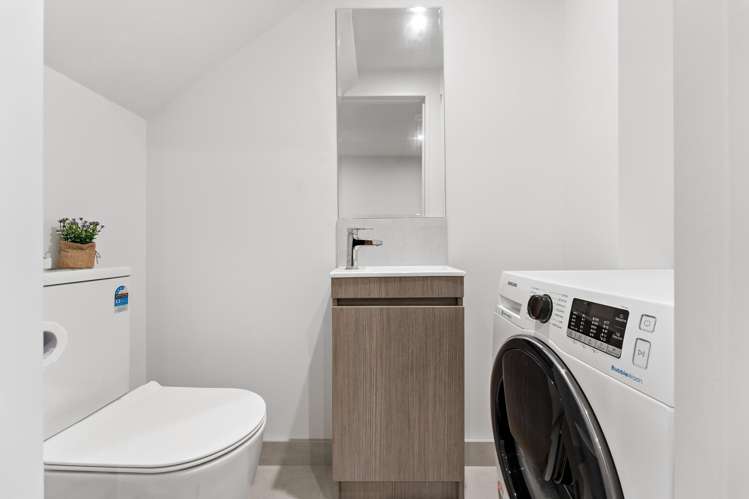 16/18 Hewlett Road Massey_9