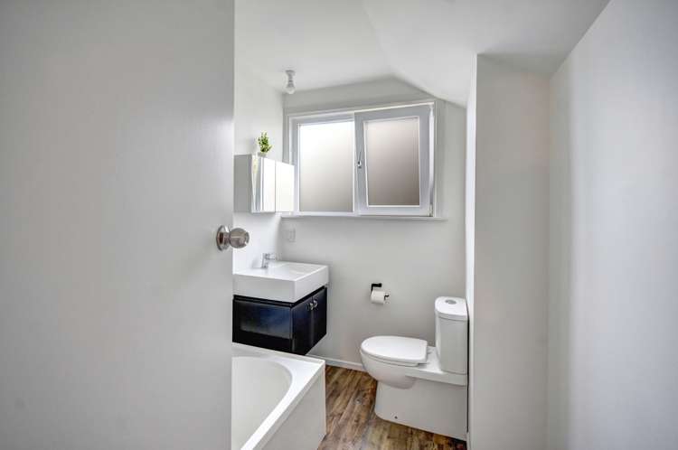 146 Riselaw Road Calton Hill_12