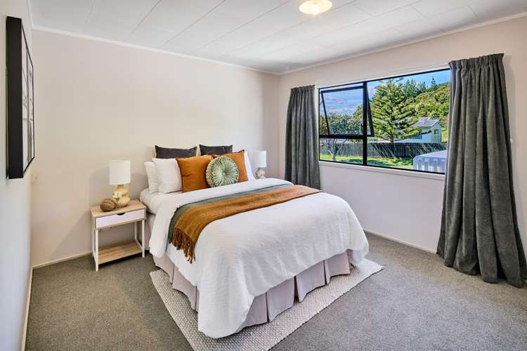 55 Omapere Street Whitby_7