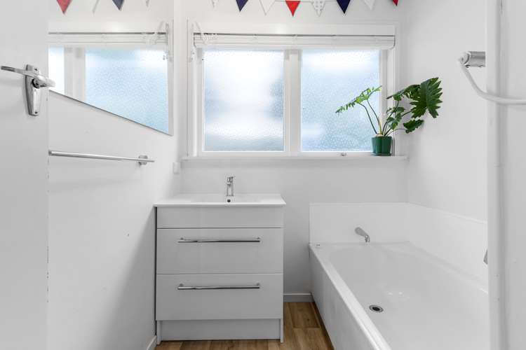 29 Tawa Street Hilltop_12