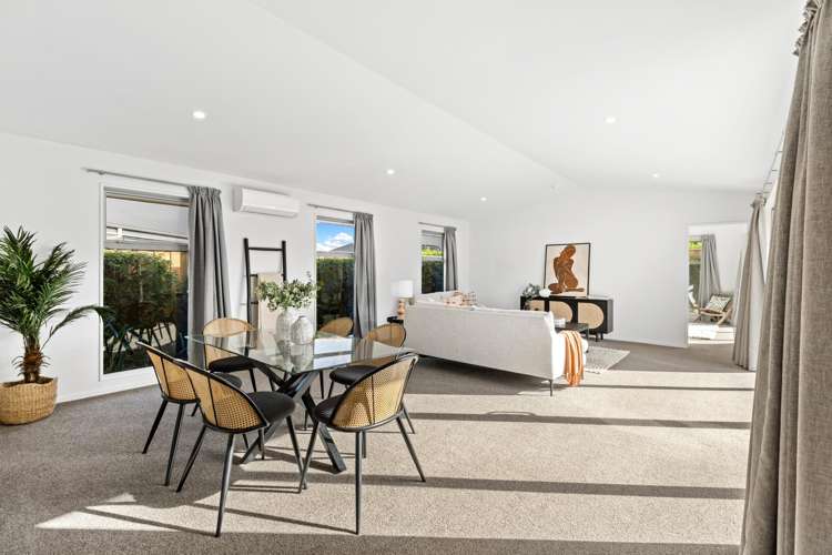 22 Fernham Way_2