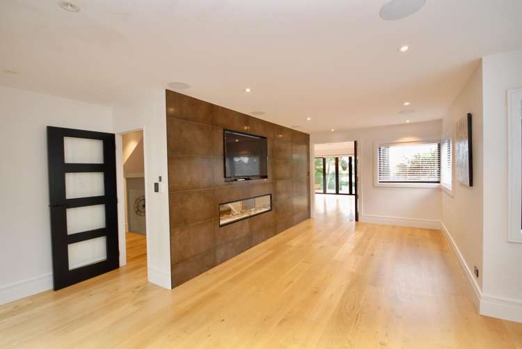 2/92 Churchill Road Murrays Bay_5