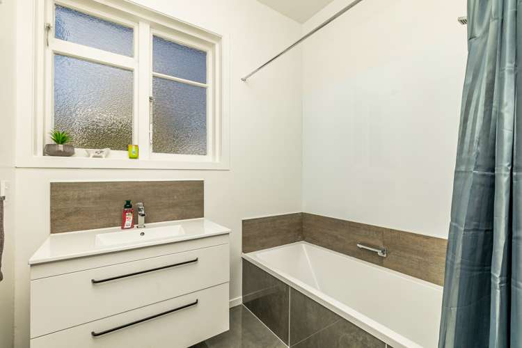 69 Grants Road Marchwiel_10