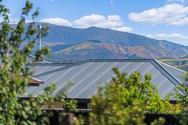 Peaceful Cul-de-Sac Living, Stunning Mountain View