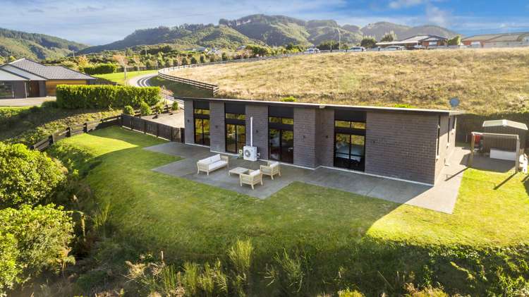 51 Percy Kinsman Crescent Riverstone Terraces_24