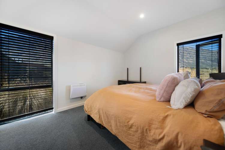 8 Falconer Rise Jacks Point_12