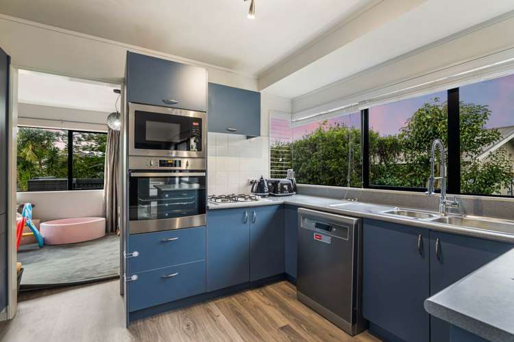 32 Holiday Road Stanmore Bay_13