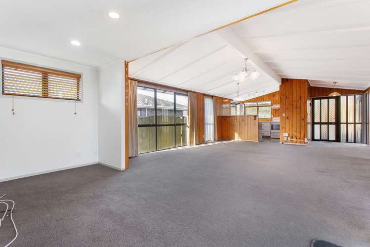 76 Saint Annes Crescent Wattle Downs_16