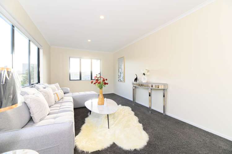 88 Fields Parade Oteha_7